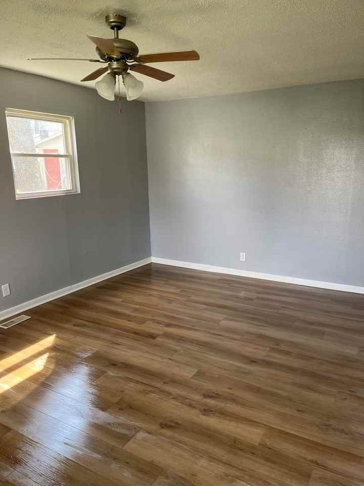 129 Valley St - Photo 2 of 12