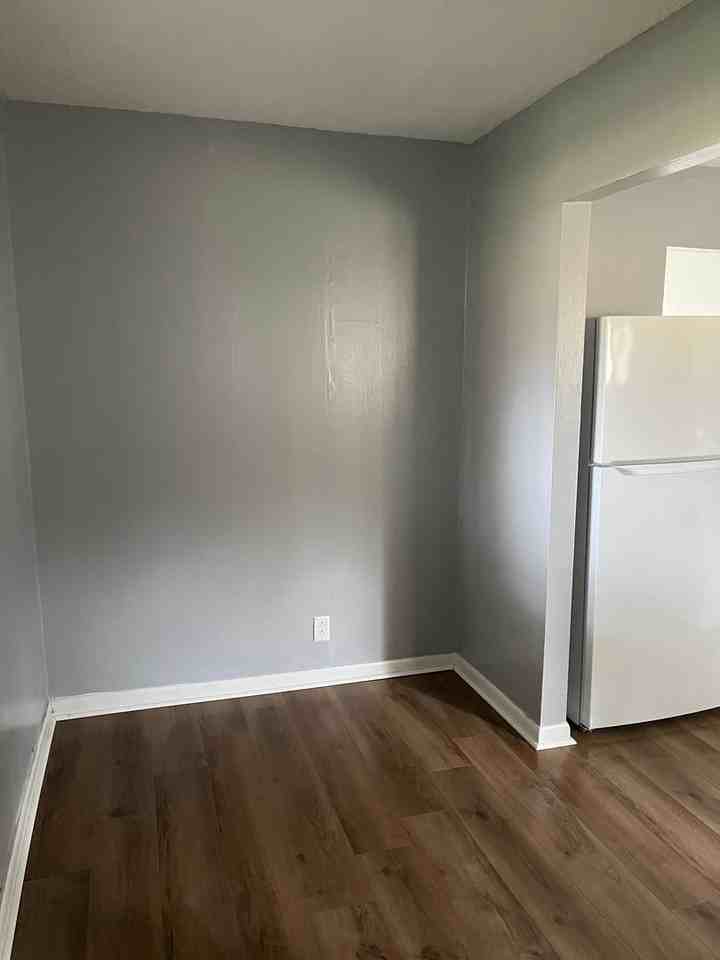 129 Valley St - Photo 3 of 12