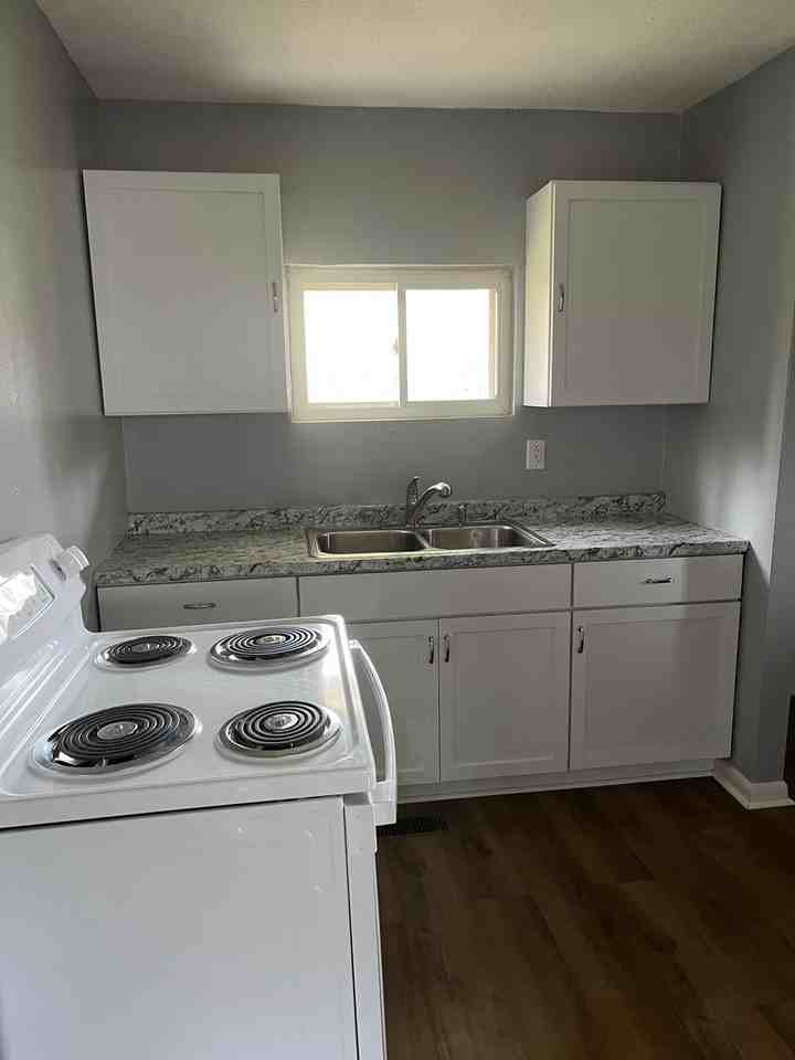 129 Valley St - Photo 5 of 12