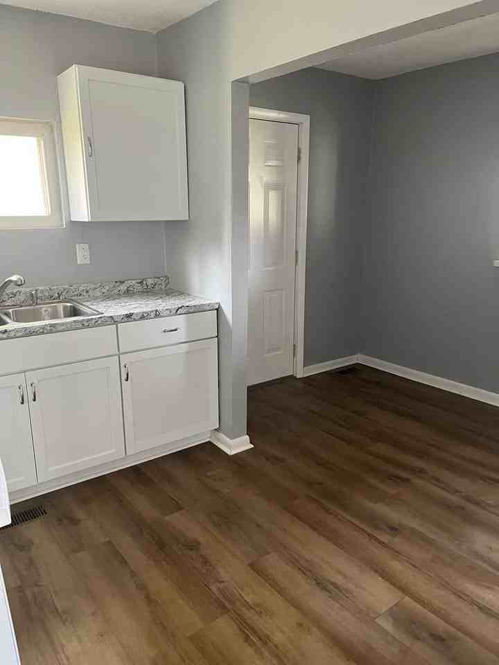 129 Valley St - Photo 6 of 12