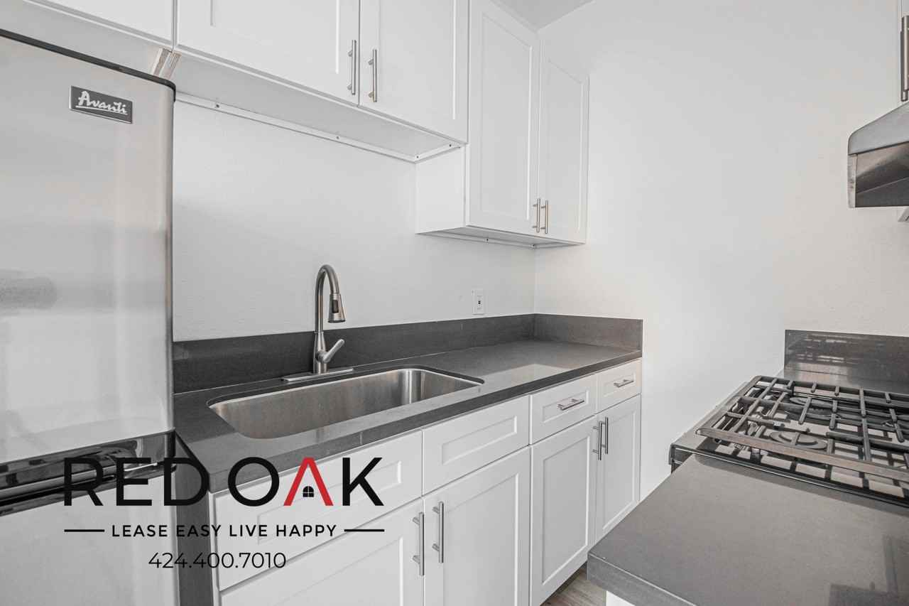 816- 822 S Park View St - Photo 6 of 25