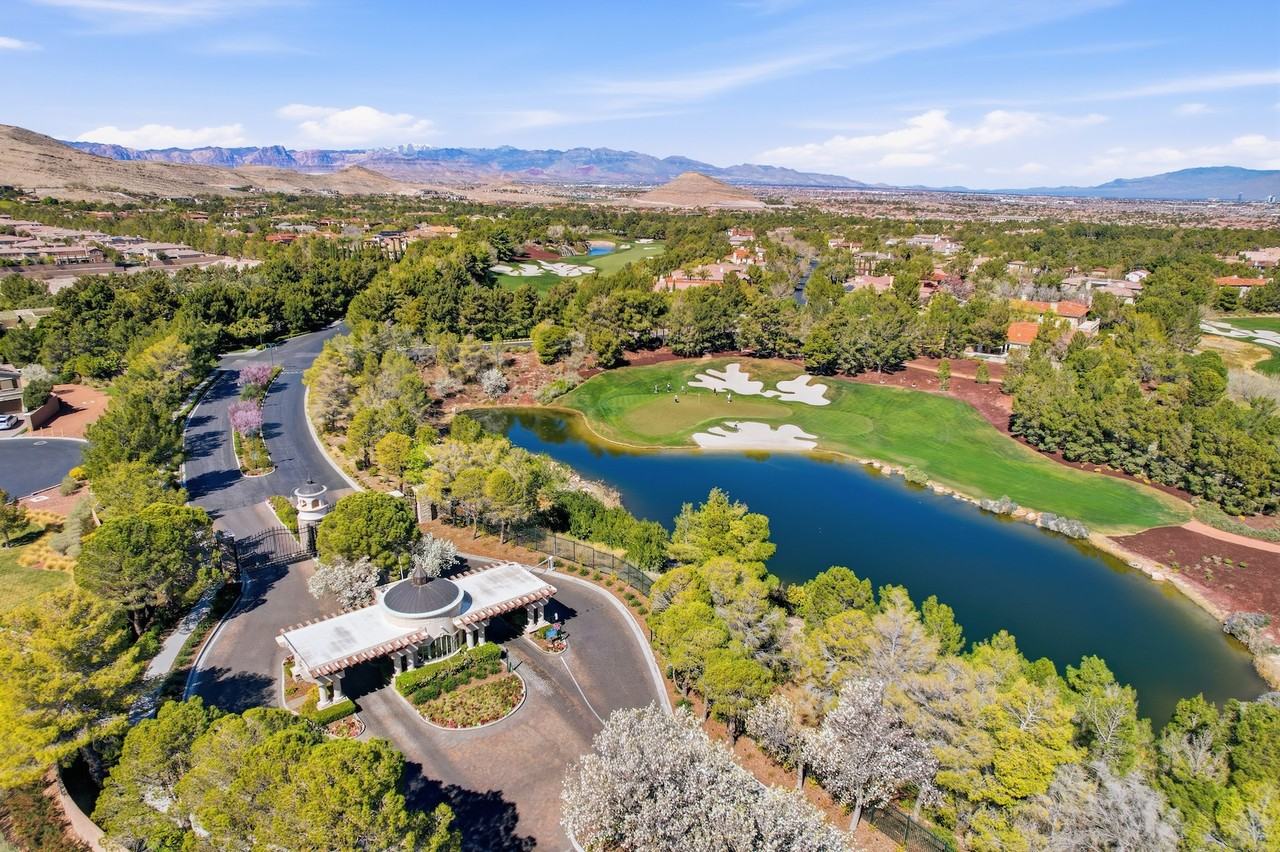 11 Grand Masters Dr #1