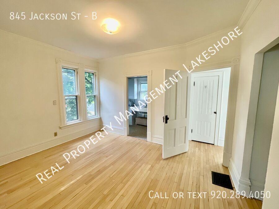 845 Jackson St #B - Photo 3 of 13