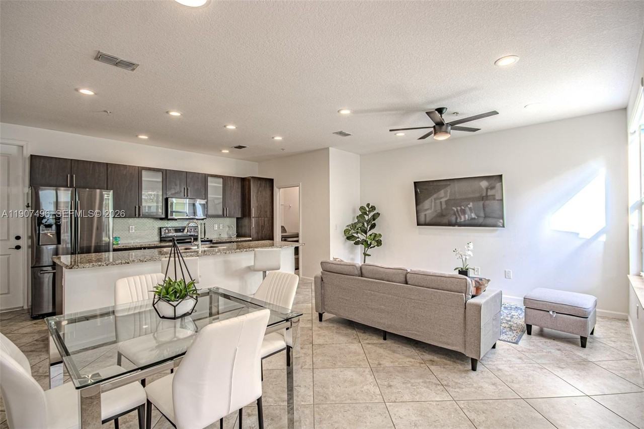 1430 Northwest 48th Drive - Photo 6 of 8