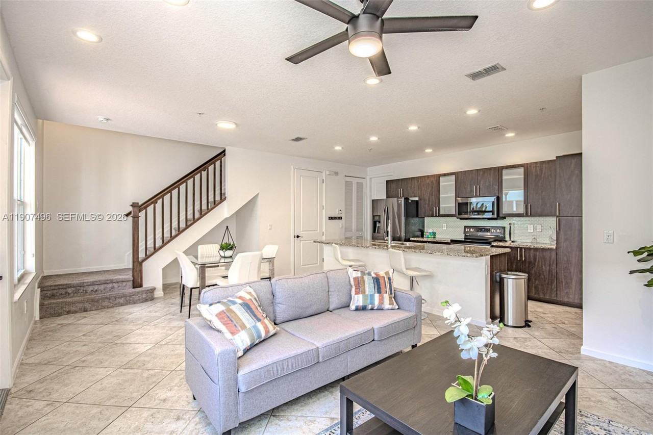 1430 Northwest 48th Drive - Photo 7 of 8