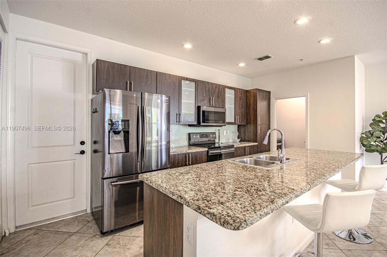 1430 Northwest 48th Drive - Photo 5 of 8