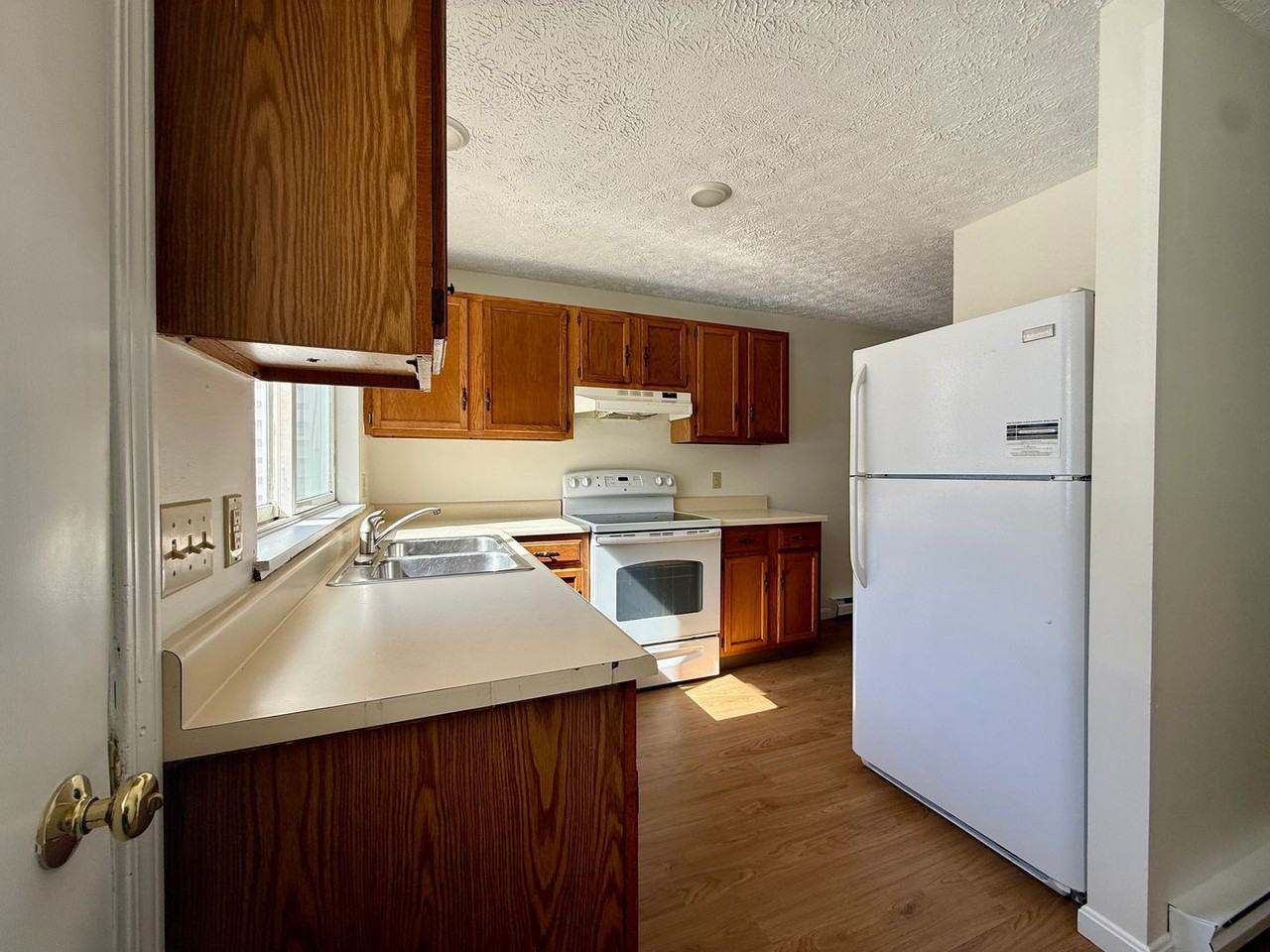 37 Oakwood Ter - Photo 2 of 12