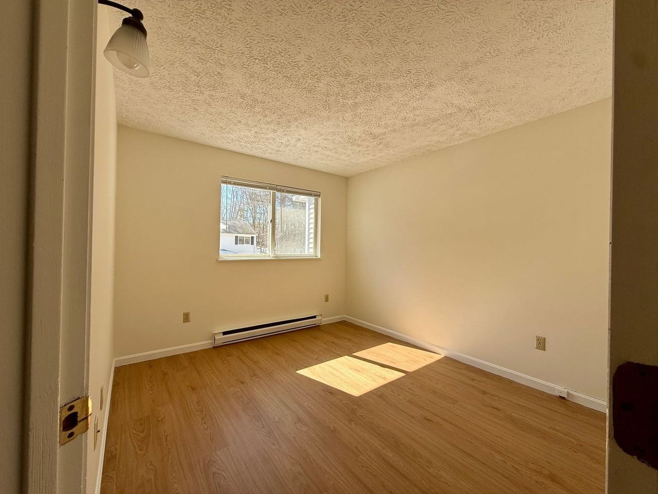 37 Oakwood Ter - Photo 6 of 12