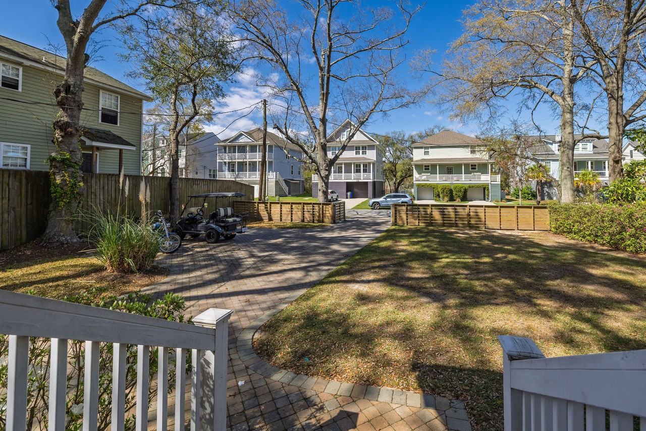 1079 Glenshaw St #NA - Photo 7 of 43