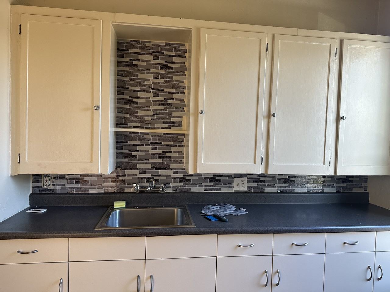 848 E 15th St #B - Photo 5 of 9