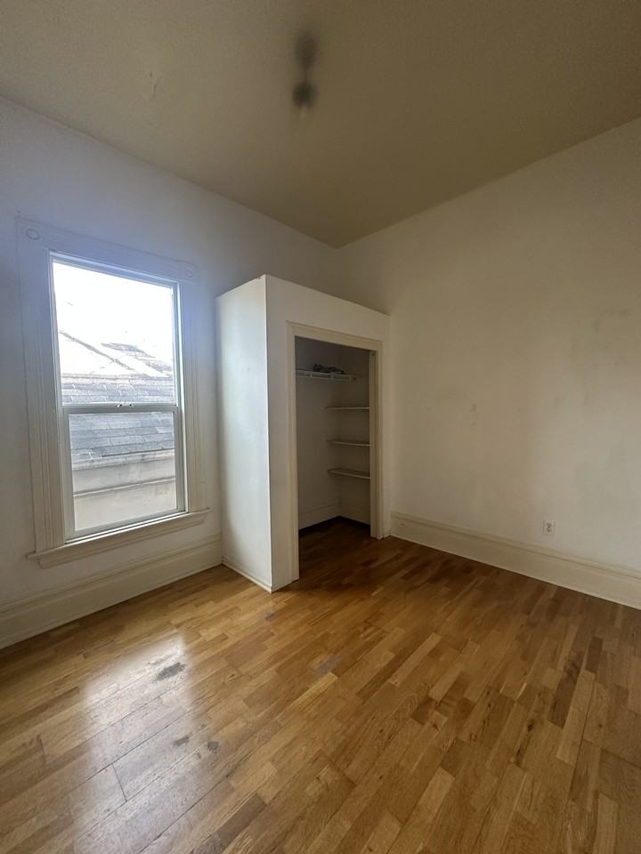 848 E 15th St #B - Photo 6 of 9