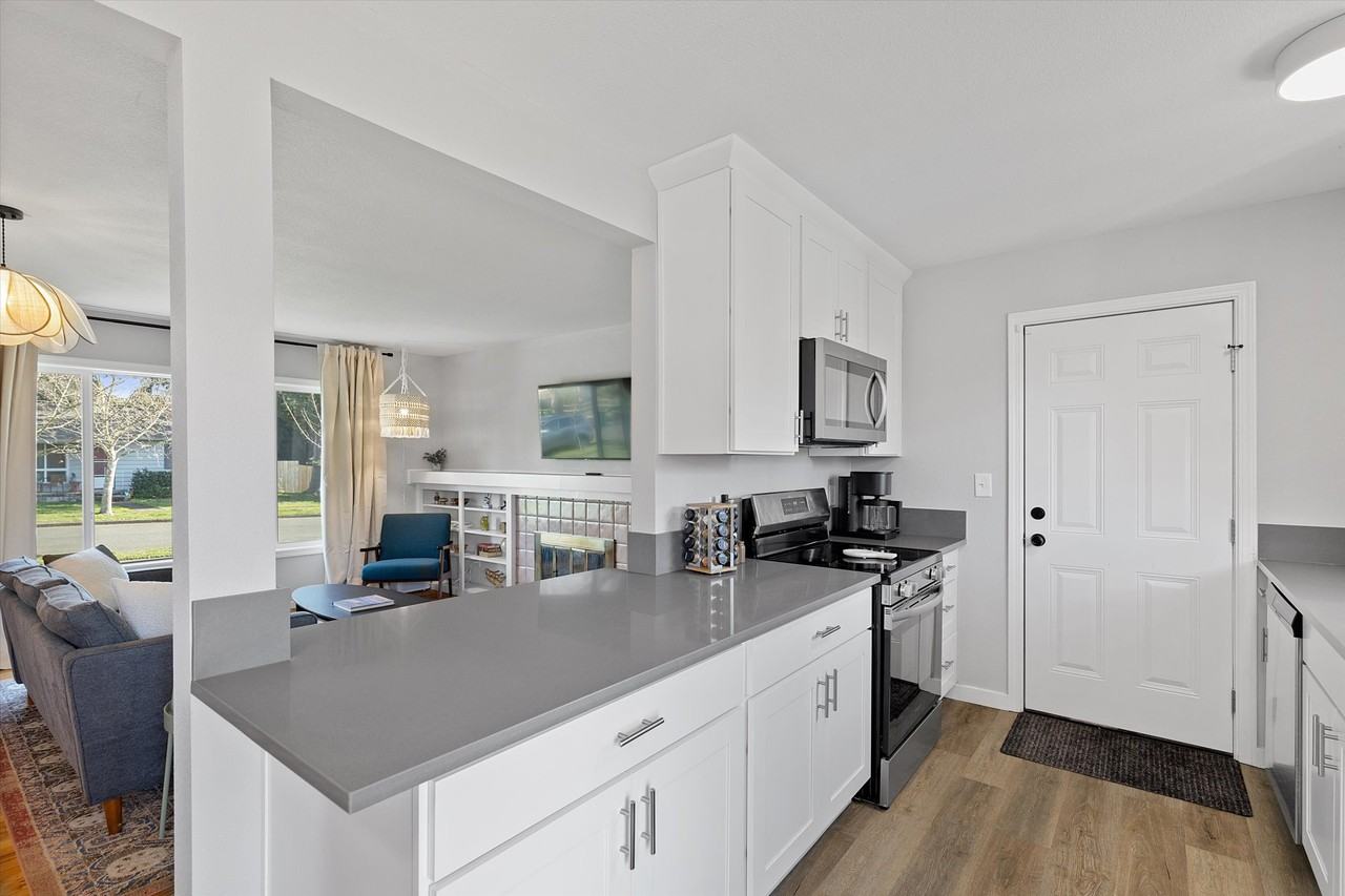 4775 Sw Beech Dr #NA - Photo 4 of 16