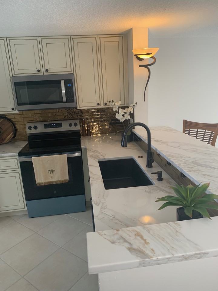 239 Sw 3rd St #239 - Photo 2 of 37