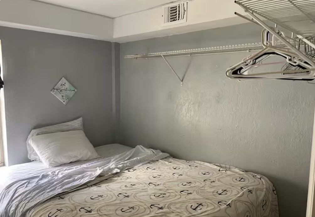 395 Nw 23rd St - Photo 4 of 11