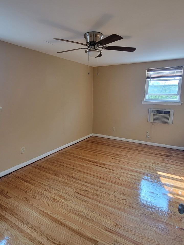 9448 Lansford St #1stFL - Photo 3 of 8