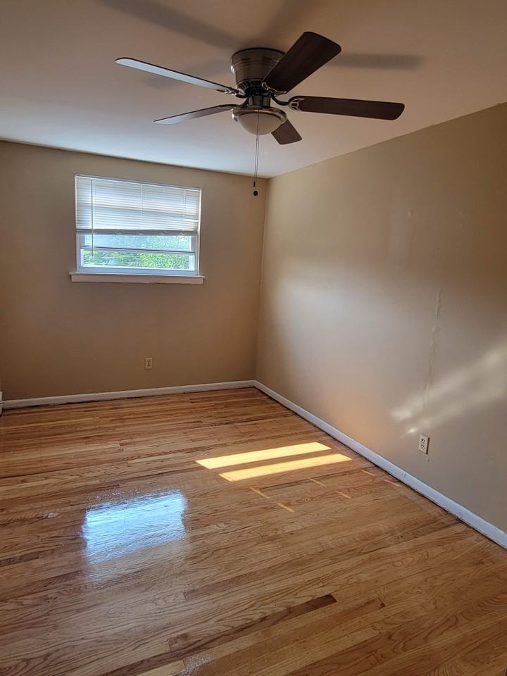 9448 Lansford St #1stFL - Photo 4 of 8