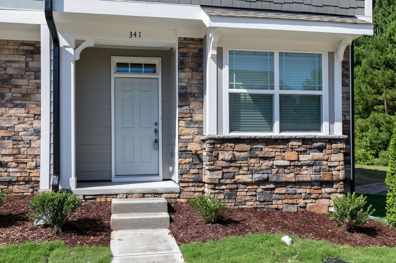 341 Old Grove Ln - Photo 3 of 38