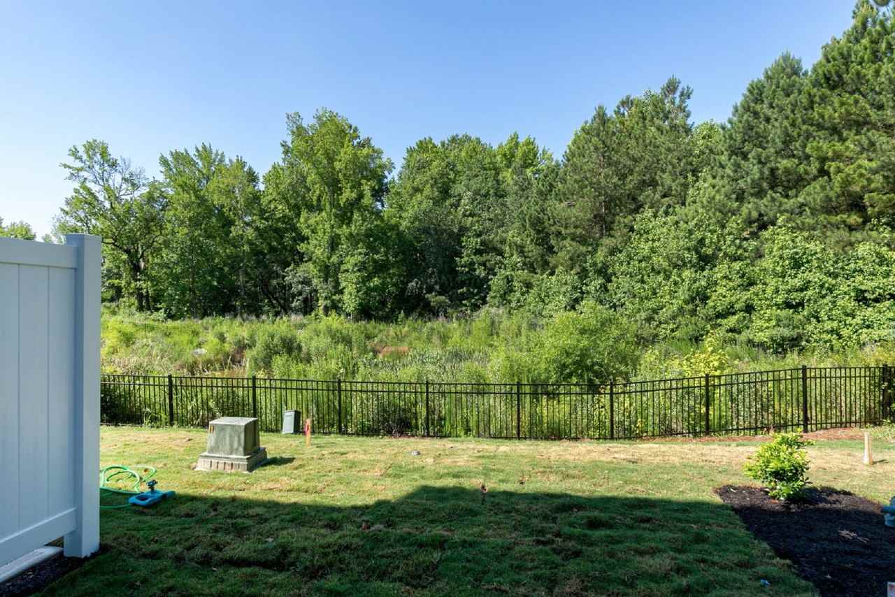 341 Old Grove Ln - Photo 6 of 38