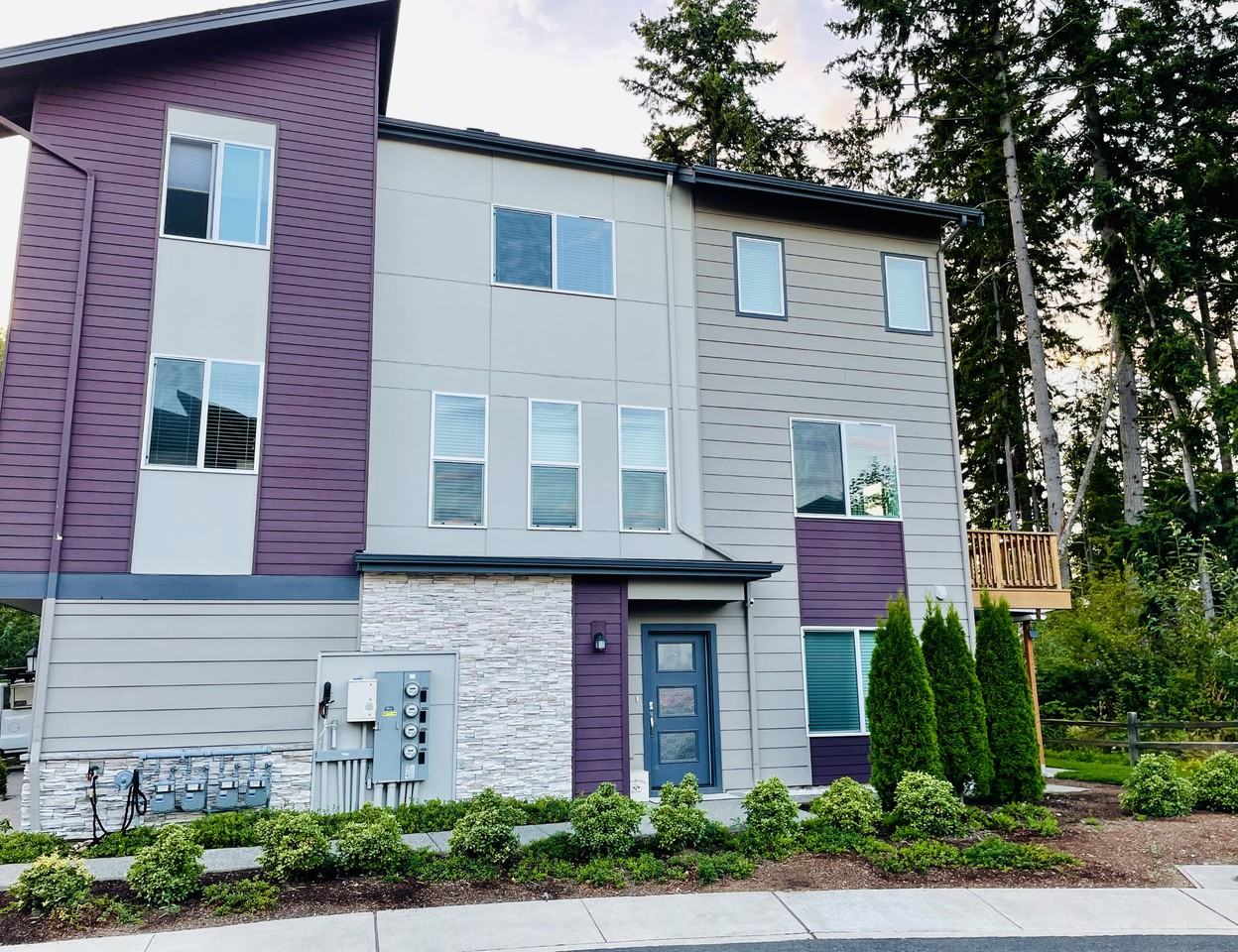 2107 129th Pl Sw #D - Photo 2 of 22