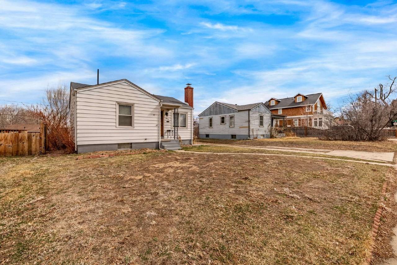 4070 S Grant St - Photo 4 of 32