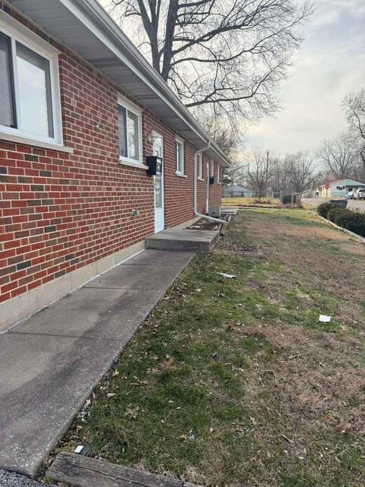 3239 W Milton Ave - Photo 2 of 8