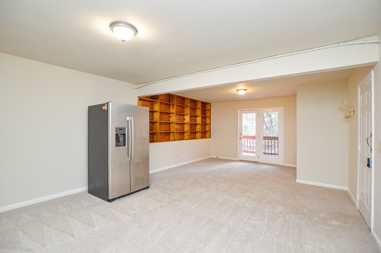 12008 Woodholm Ct - Photo 6 of 33