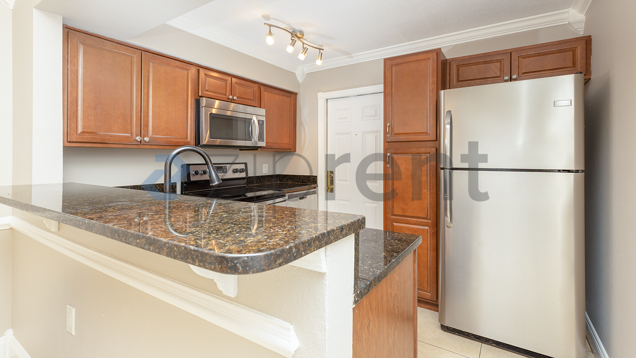 1123 Elmwood St #D - Photo 4 of 16