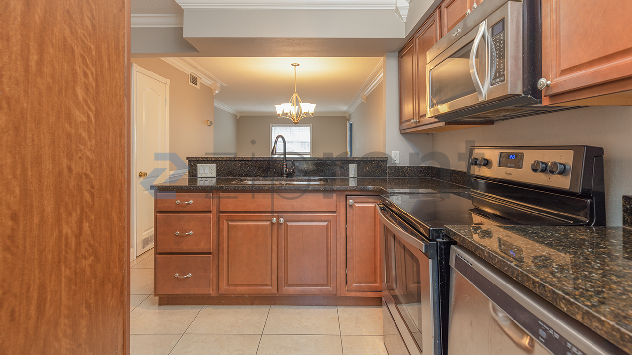 1123 Elmwood St #D - Photo 5 of 16