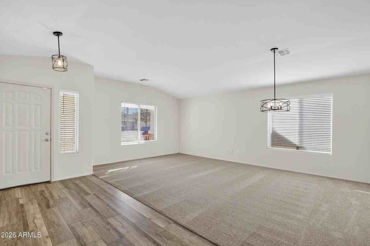 17662 W Charter Oak Rd - Photo 5 of 40