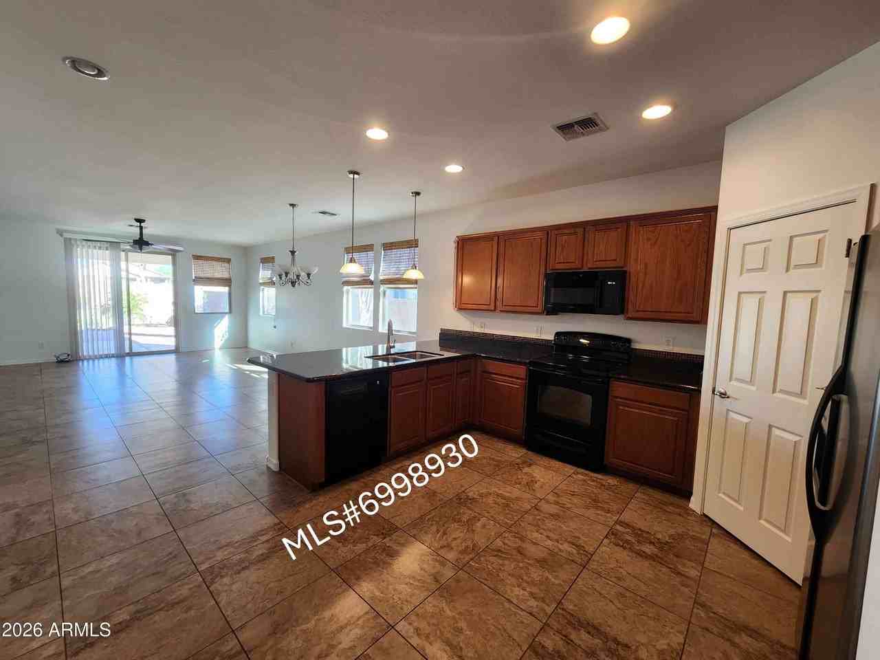 7239 N 89th Dr - Photo 2 of 29