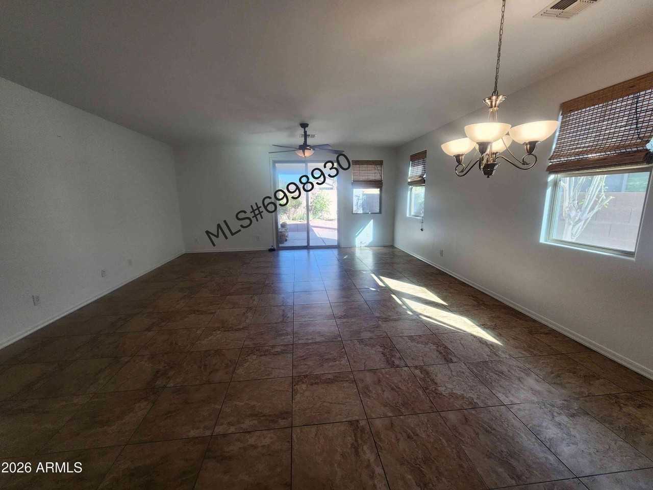 7239 N 89th Dr - Photo 6 of 29