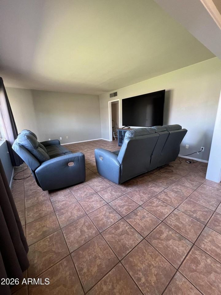 4121 E Edgemont Ave - Photo 3 of 28