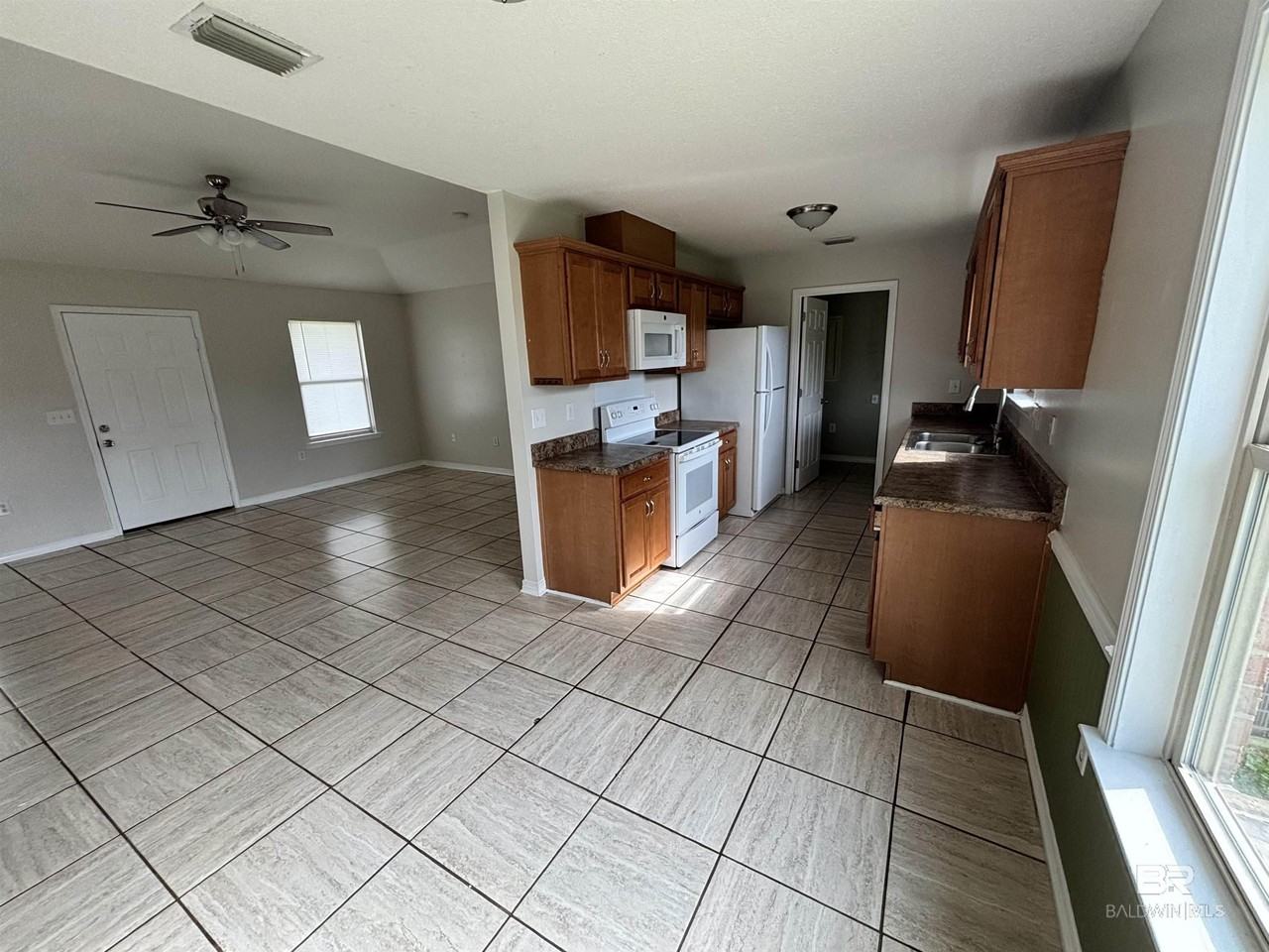 21711 Bartlett Ln - Photo 3 of 15