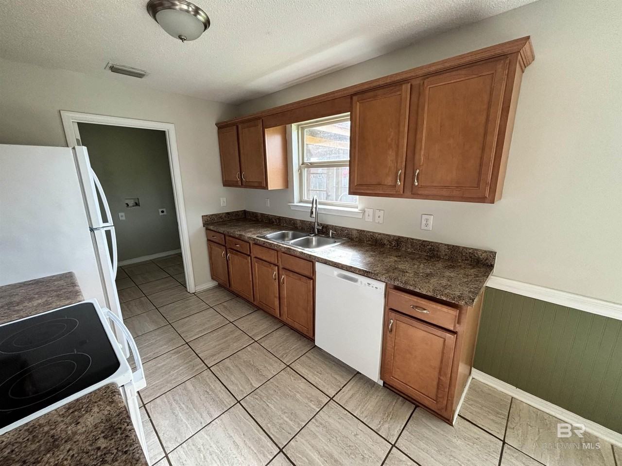 21711 Bartlett Ln - Photo 4 of 15