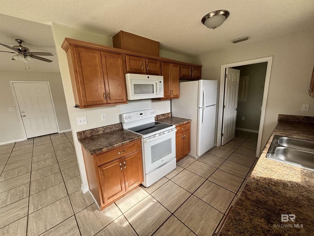 21711 Bartlett Ln - Photo 5 of 15