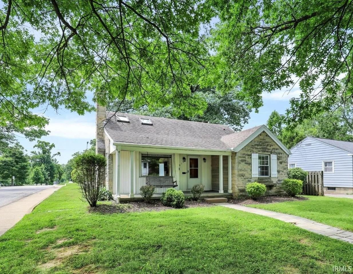 916 E Maxwell Ln - Photo 2 of 35