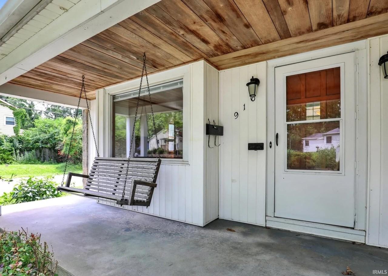 916 E Maxwell Ln - Photo 3 of 35