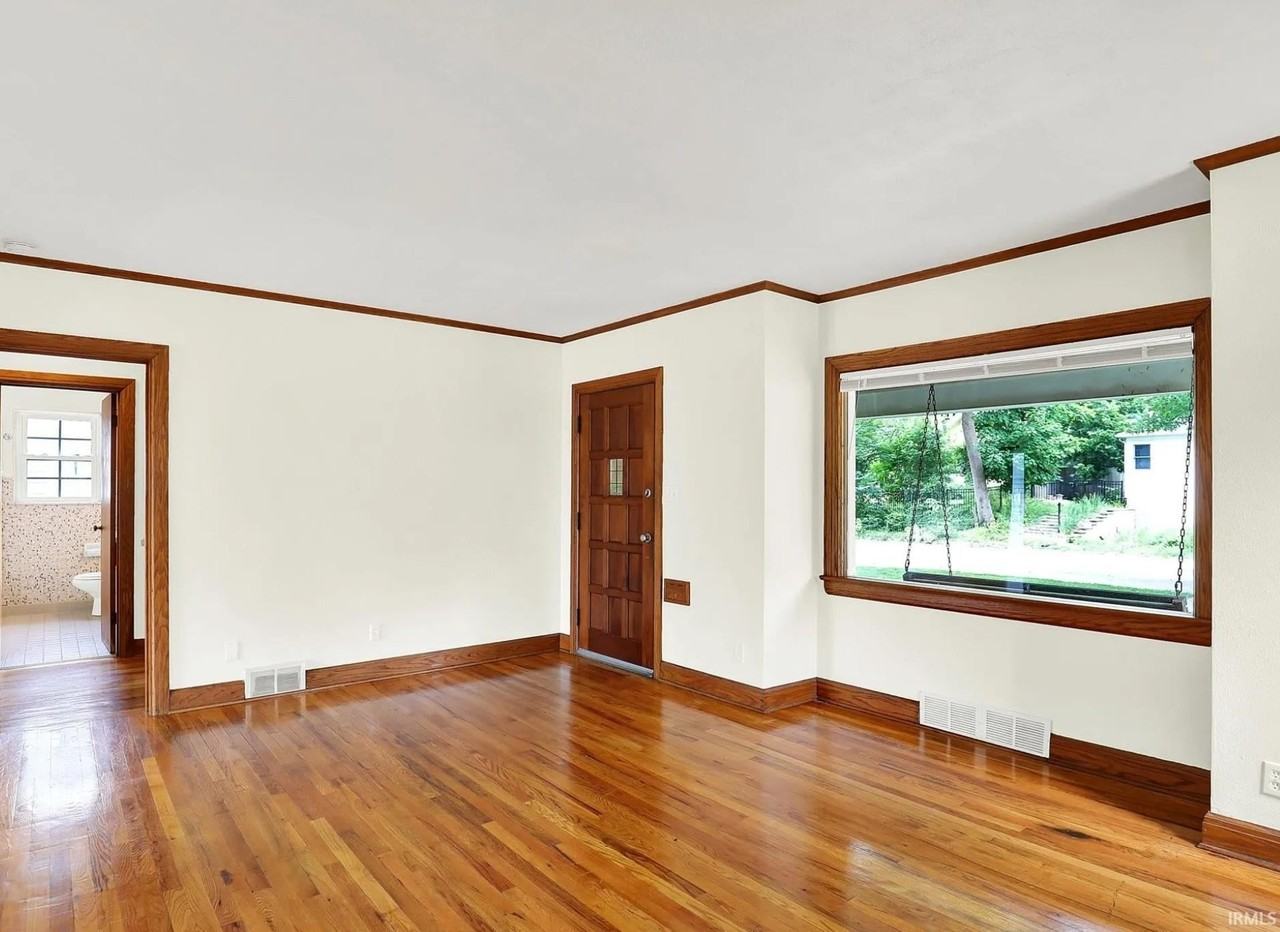 916 E Maxwell Ln - Photo 4 of 35