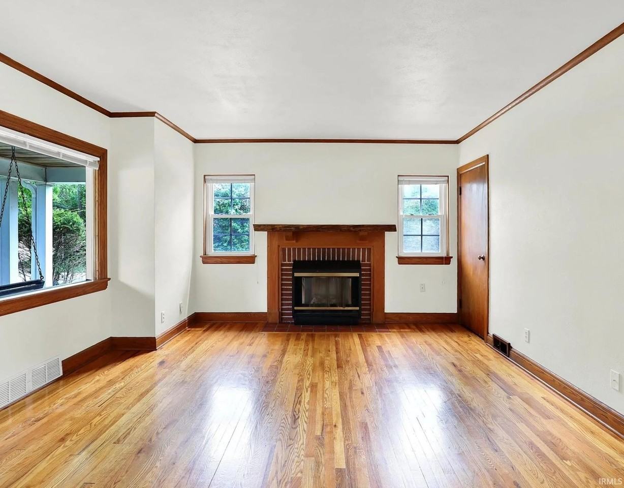 916 E Maxwell Ln - Photo 5 of 35