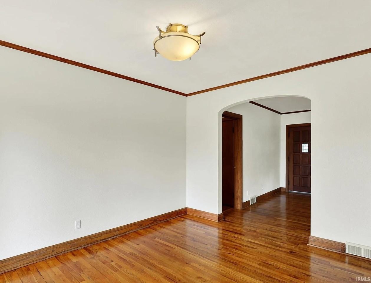 916 E Maxwell Ln - Photo 6 of 35