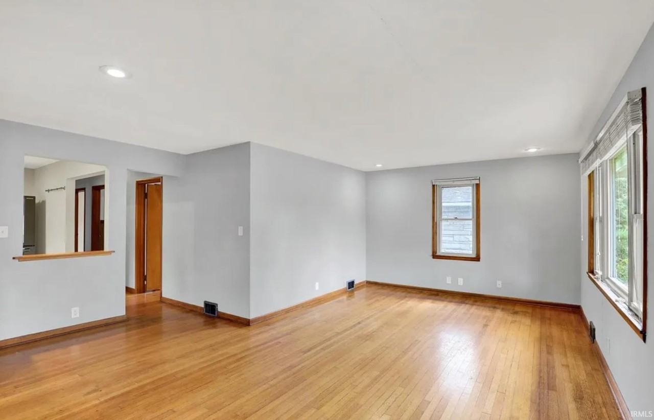 905 S Henderson St - Photo 2 of 26