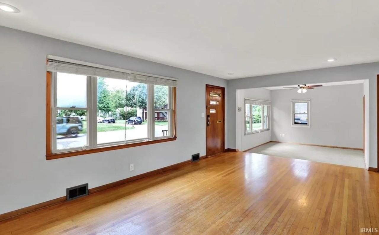 905 S Henderson St - Photo 4 of 26