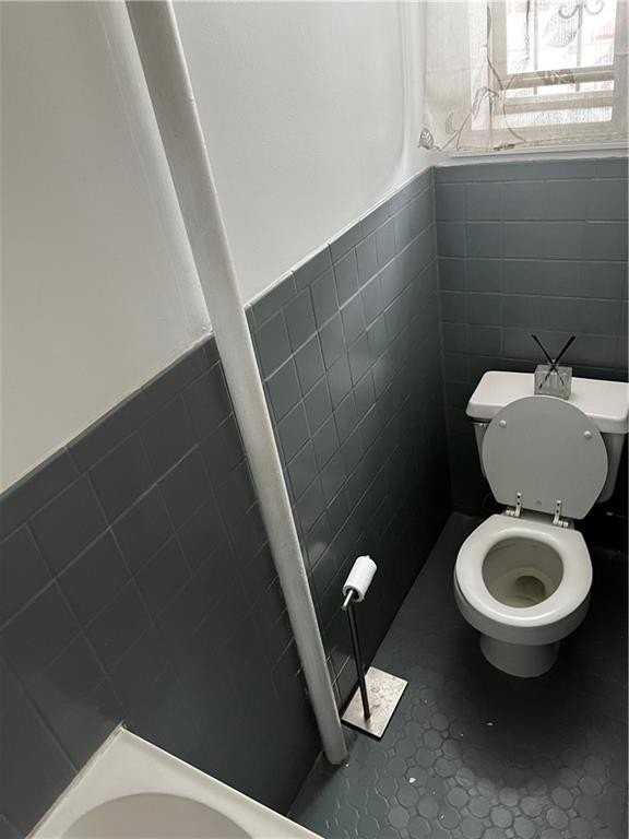 1149 Schenectady Ave - Photo 5 of 10