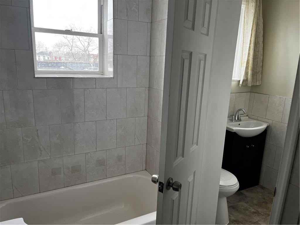 1149 Schenectady Ave - Photo 7 of 10