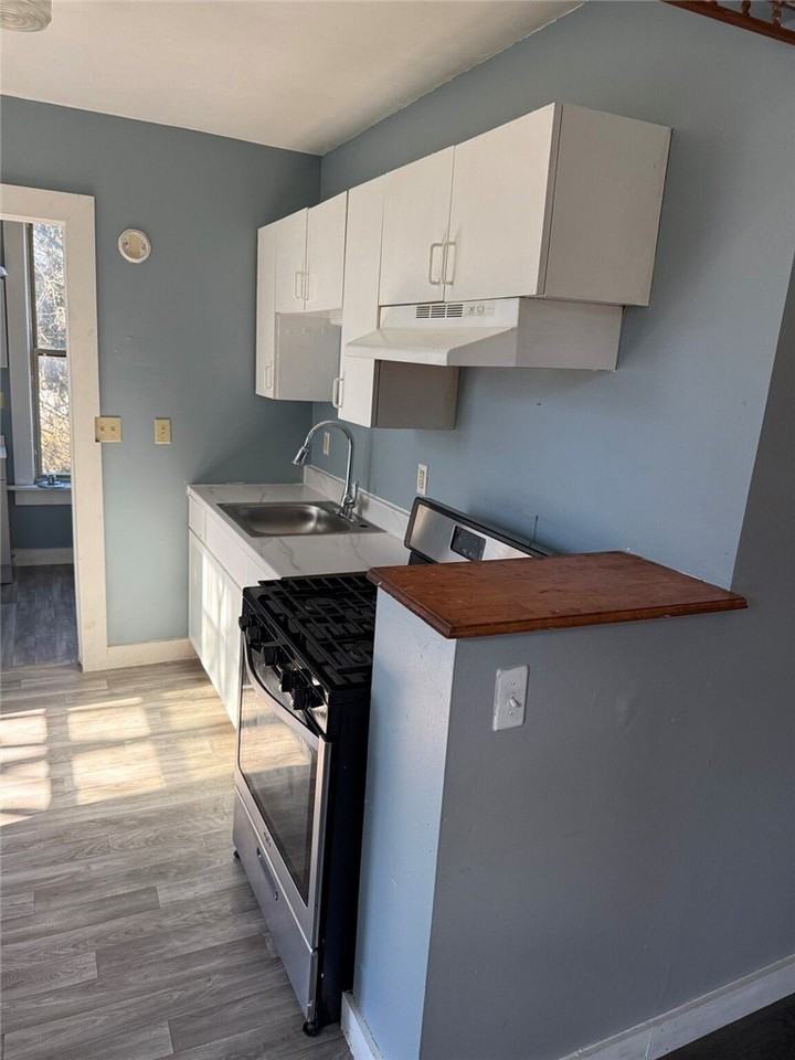 8 Greene St Apt 6 - Photo 2 of 6