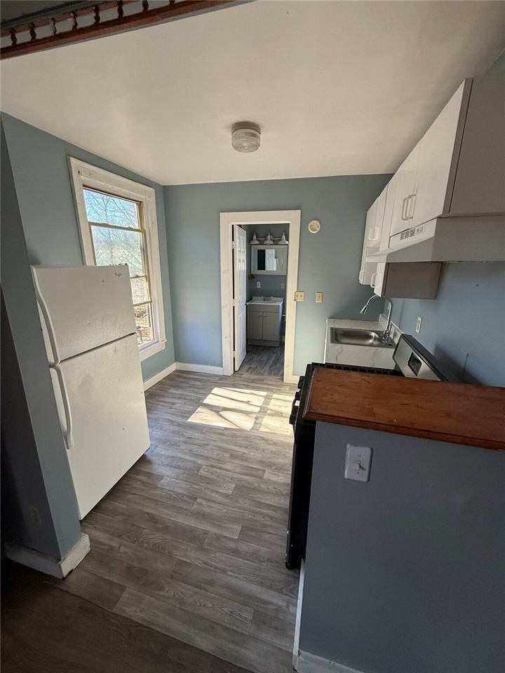 8 Greene St Apt 6 - Photo 5 of 6