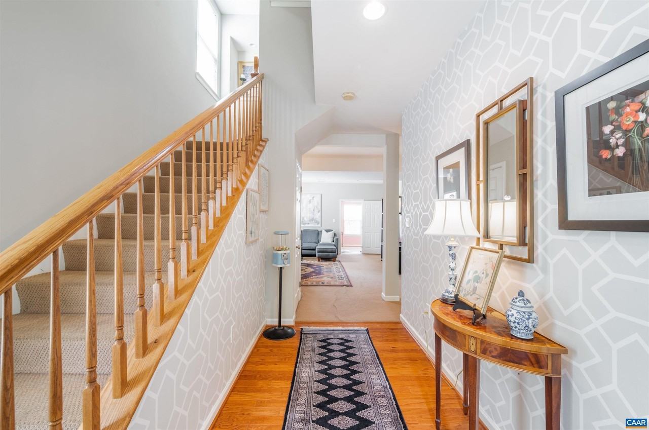 719 Rainier Rd - Photo 2 of 39