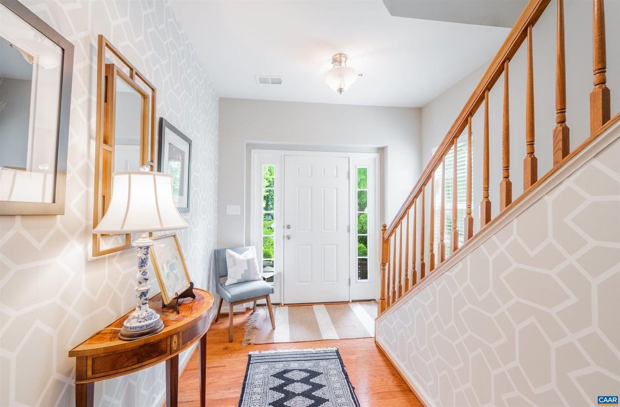 719 Rainier Rd - Photo 3 of 39