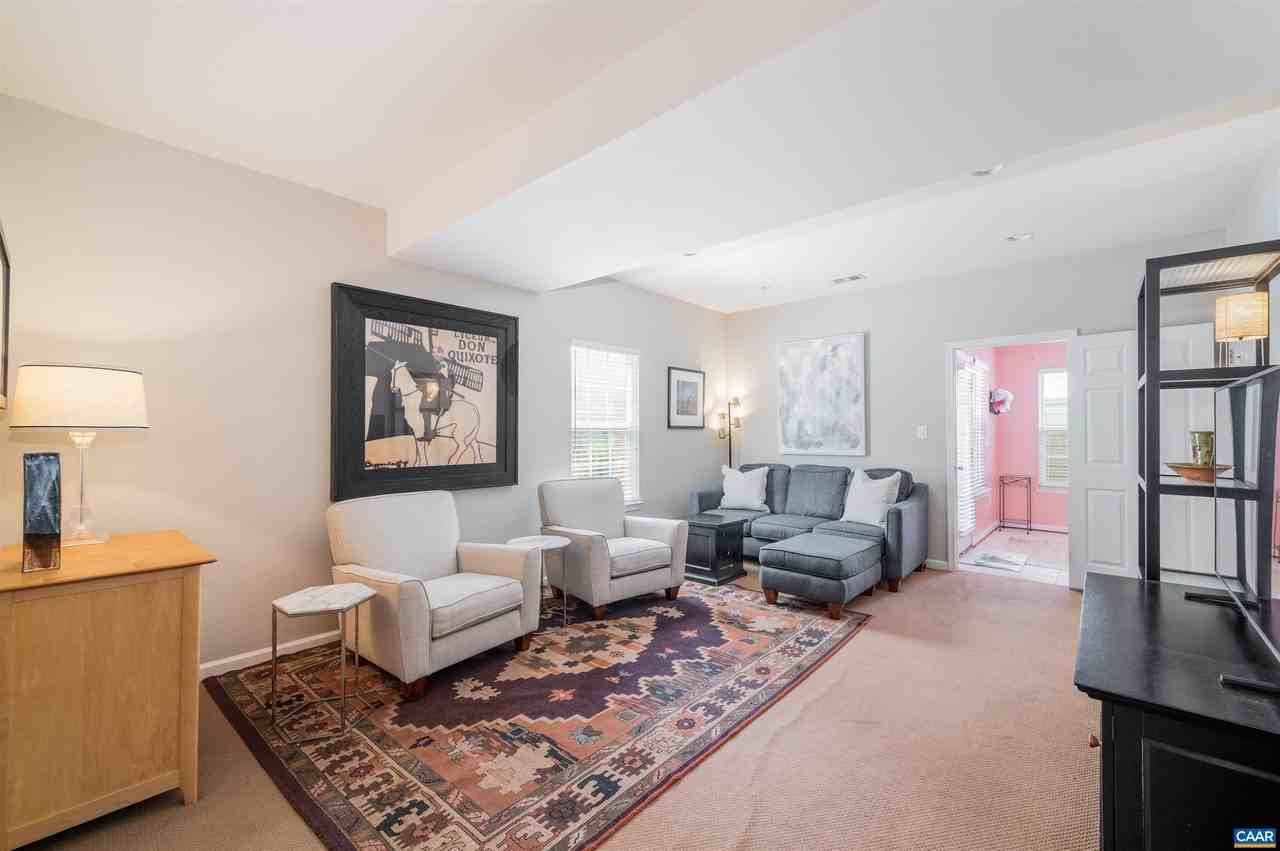 719 Rainier Rd - Photo 4 of 39