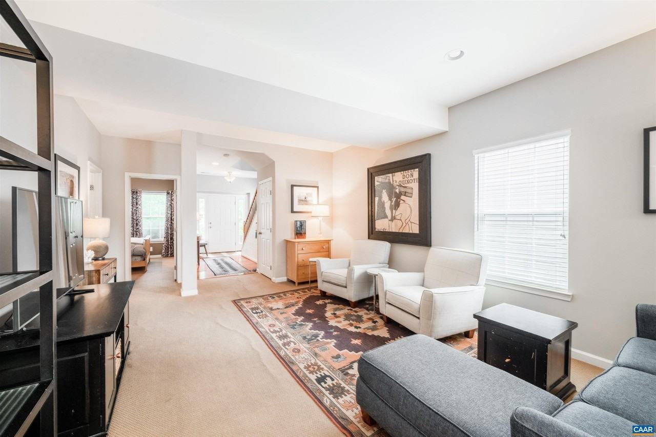 719 Rainier Rd - Photo 5 of 39